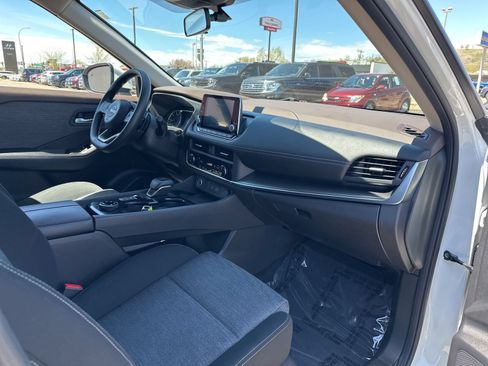 Used 2023 Nissan Rogue SV AWD/4WD image 30