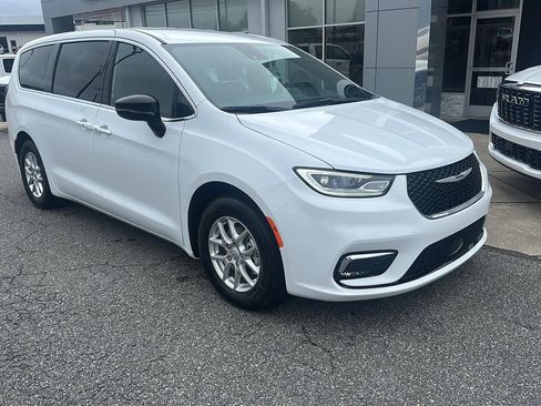 New 2026 Chrysler Pacifica Select image 33