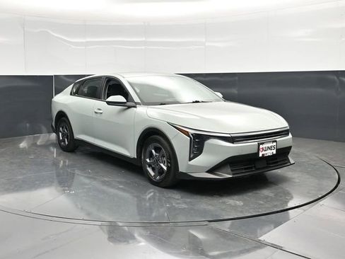 Used 2025 Kia K4 FWD image 1
