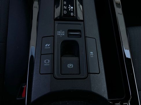 Used 2025 Toyota Prius LE image 21