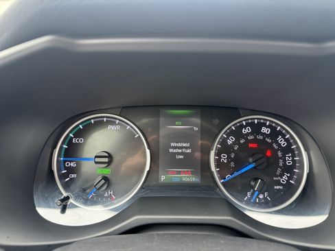 Used 2021 Toyota RAV4 LE AWD/4WD image 21