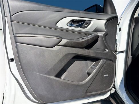Used 2021 Chevrolet Traverse RS image 23