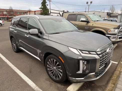 Used 2023 Hyundai Palisade Calligraphy w/ Cargo Package image 3