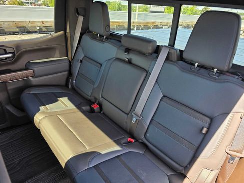 Certified 2021 GMC Sierra 1500 Denali w/ Technology Package AWD/4WD image 17