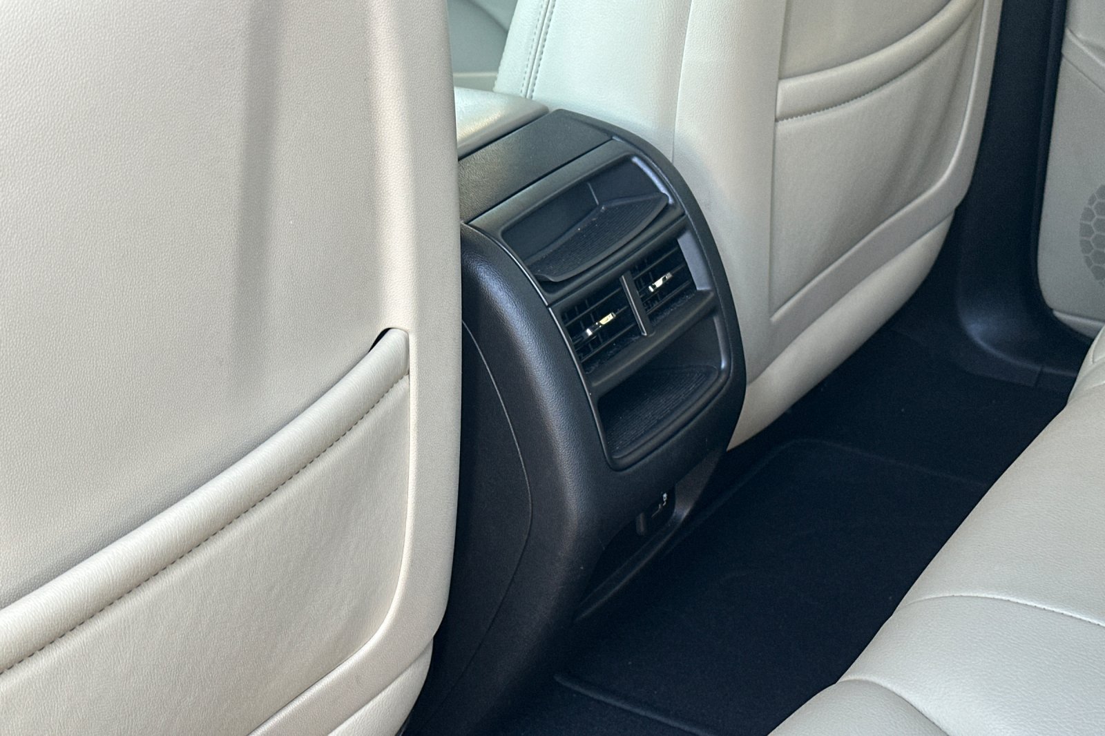 Used 2019 Cadillac XT5 FWD image 15