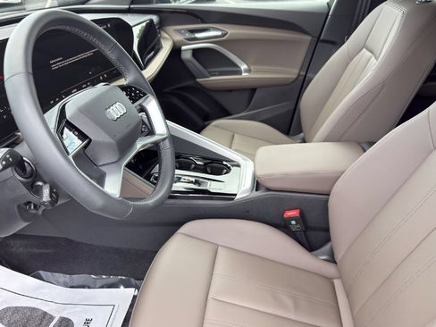 Used 2025 Audi Q5 Premium w/ Convenience Package AWD/4WD image 10