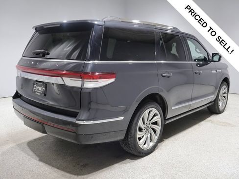 Used 2022 Lincoln Navigator Reserve AWD/4WD image 2