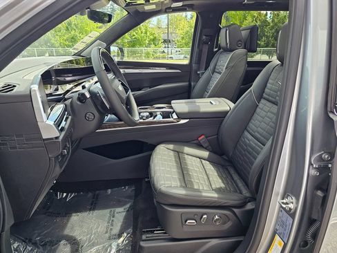New 2026 Cadillac Escalade ESV Platinum Sport AWD/4WD image 23