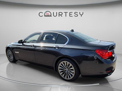 Used 2011 BMW 740i RWD image 3