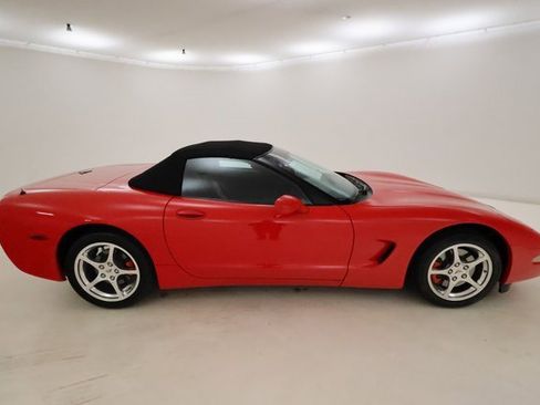 Used 2000 Chevrolet Corvette Convertible w/ Performance Handling Pkg image 2