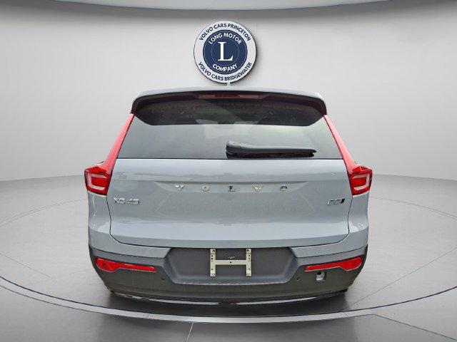 New 2026 Volvo XC40 B5 Core w/ Climate Package AWD/4WD image 5