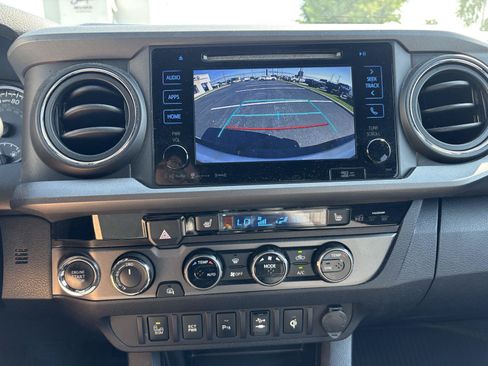 Used 2017 Toyota Tacoma TRD Sport w/ Premium & Technology Package AWD/4WD image 16