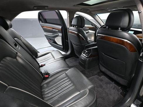 Used 2017 Genesis G90 3.3T Premium image 44