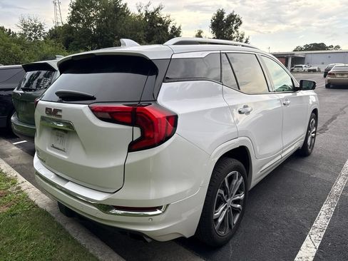 Used 2020 GMC Terrain Denali w/ Denali Premium Package FWD image 3