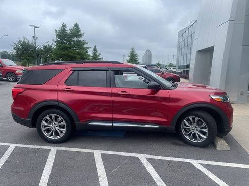 Used 2021 Ford Explorer XLT w/ Equipment Group 202A RWD image 7