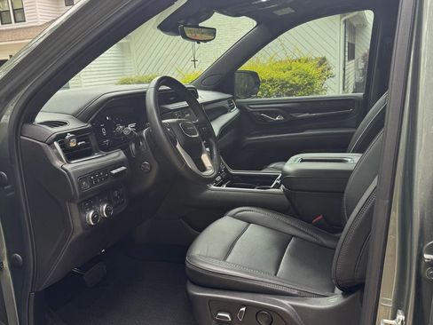 Used 2023 GMC Yukon Denali w/ Advanced Technology Package AWD/4WD image 8