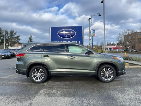 Used 2017 Toyota Highlander XLE image 9