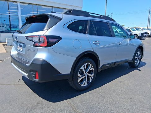 Used 2021 Subaru Outback Limited image 3