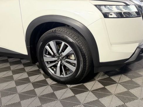 Used 2024 Nissan Pathfinder SL FWD image 12