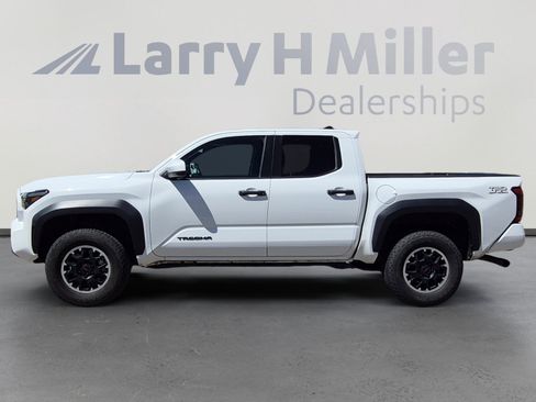 Certified 2024 Toyota Tacoma TRD Off-Road image 2