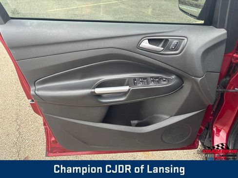 Used 2019 Ford Escape SE FWD image 12