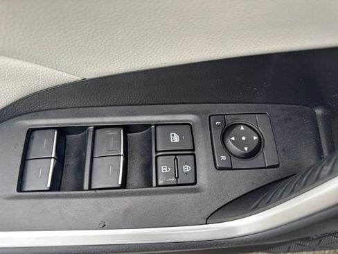 Used 2025 Toyota RAV4 XLE Premium image 20