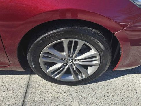 Used 2015 Toyota Camry SE w/ Moonroof Package image 13