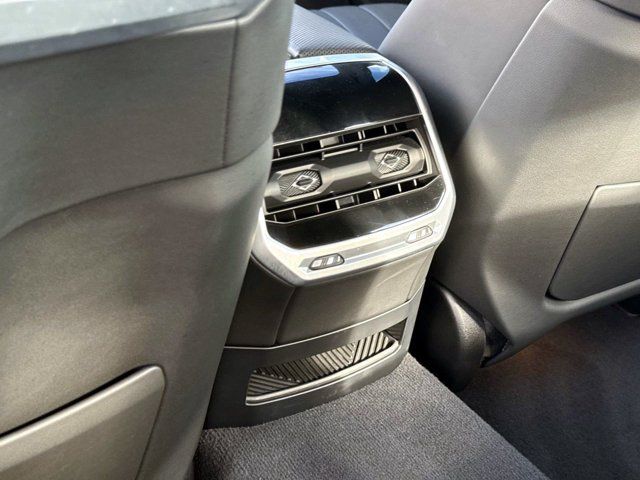Certified 2023 BMW i7 xDrive60 AWD/4WD image 13