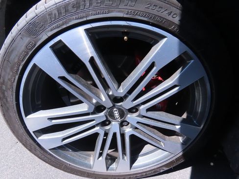 Used 2018 Audi SQ5 Prestige w/ Prestige Package image 15