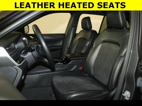 Used 2022 Jeep Grand Cherokee Altitude image 3