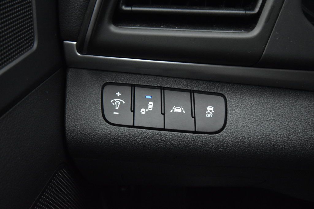 Used 2020 Hyundai Elantra SEL w/ Cargo Package (C1) FWD image 29