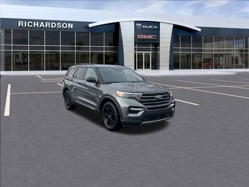 Used 2023 Ford Explorer XLT w/ Equipment Group 202A image 8