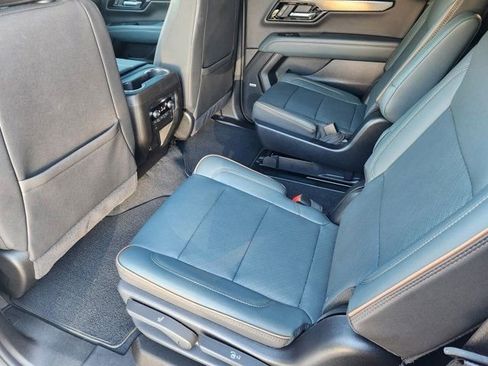 Used 2025 GMC Yukon XL AT4 w/ AT4 Premium Package image 33