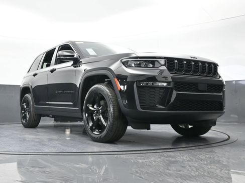 New 2026 Jeep Grand Cherokee Limited w/ Limited Altitude Package RWD image 58