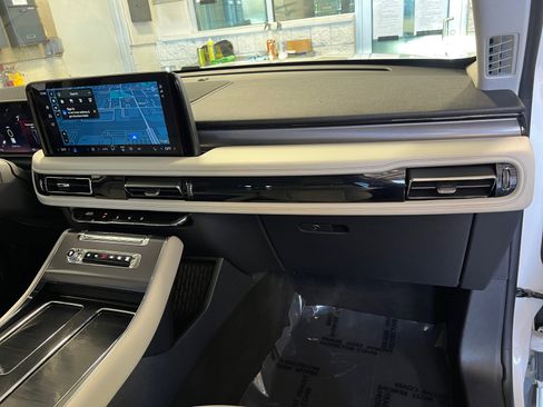 Used 2025 Lincoln Aviator AWD w/ Jet Appearance Package image 31