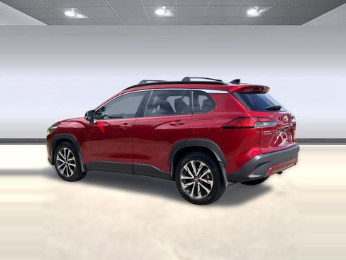 Used 2025 Toyota Corolla Cross XLE w/ Convenience Package FWD image 22