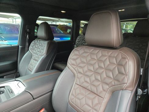 Used 2025 Nissan Armada Platinum RWD image 9