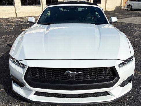 Used 2024 Ford Mustang Convertible RWD image 6