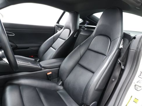 Used 2018 Porsche 718 Cayman RWD image 3