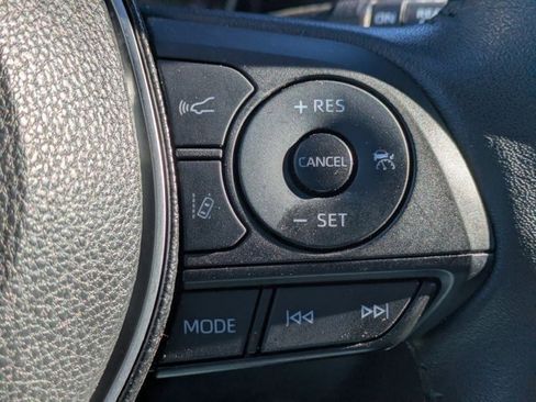 Used 2021 Toyota RAV4 XLE Premium image 27