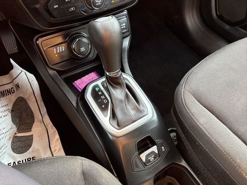 Used 2018 Jeep Renegade Altitude image 20