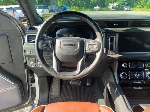 Used 2023 GMC Yukon XL Denali Ultimate AWD/4WD image 16
