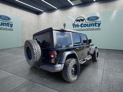 Used 2018 Jeep Wrangler Unlimited Sport image 7