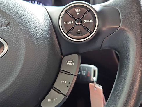 Used 2018 Kia Soul Base image 25