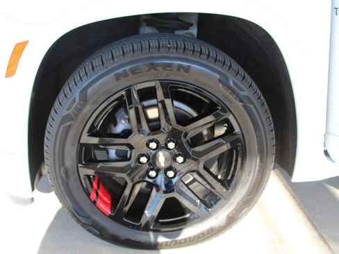 Used 2022 Chevrolet Traverse Premier AWD/4WD image 18