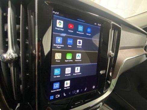 Certified 2024 Volvo V60 B5 Cross Country Plus image 19