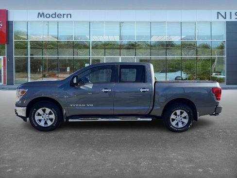 Used 2018 Nissan Titan SV w/ SV Convenience Package image 8