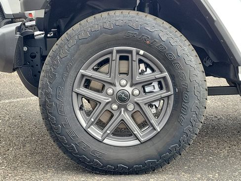 New 2025 Jeep Gladiator Sport image 25