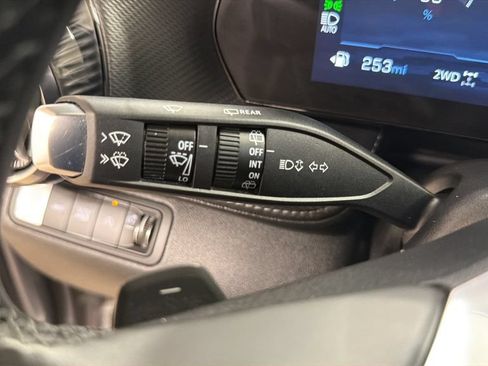 Used 2025 Chevrolet Equinox LT AWD/4WD image 23