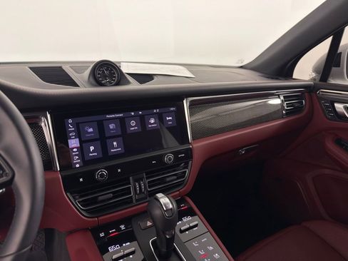 Certified 2025 Porsche Macan GTS AWD/4WD image 24